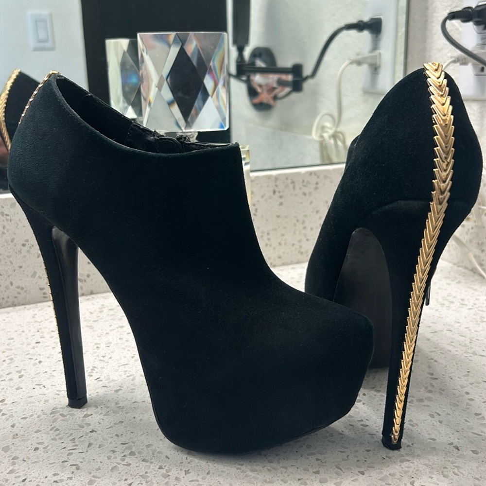 Steve Madden Vilocity High Heel Platform Suede Booties Size: 7.5